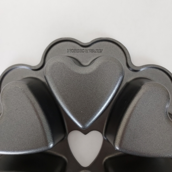 Nordic Ware Heart Shaped Valentine Cake Biscuit Corn bread Dark gray Pan - Picture 7 of 15